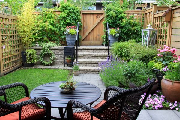 Small Yard Landscaping in Louisville