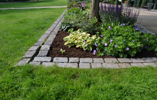 Flower Bed Mulching in Louisville
